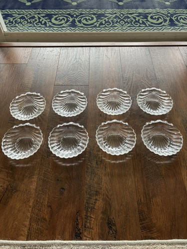 Plastic clam shell shaped - clam,